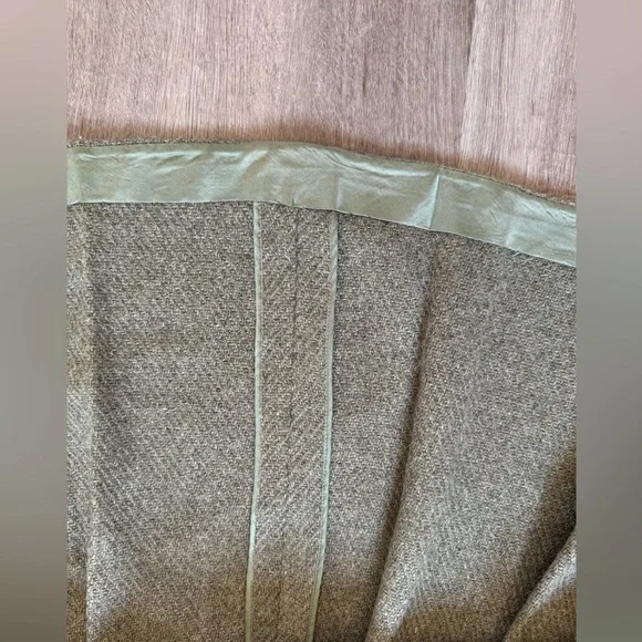 Elegant Green Pleated Skirt - Picture 13 of 13